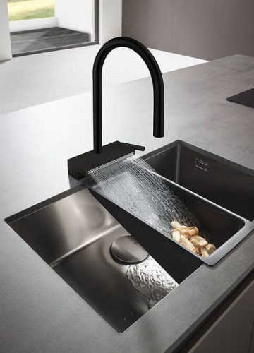 kitchen-mixer_aquno-select-m81_O-swivel-mattblack_with-sieve_4x3